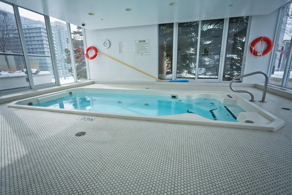 Red Maple Suites - Icon Торонто Экстерьер фото